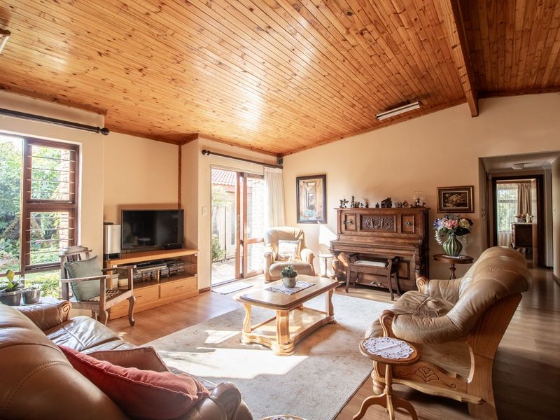 House For Sale in Moreleta Park - Photo 4