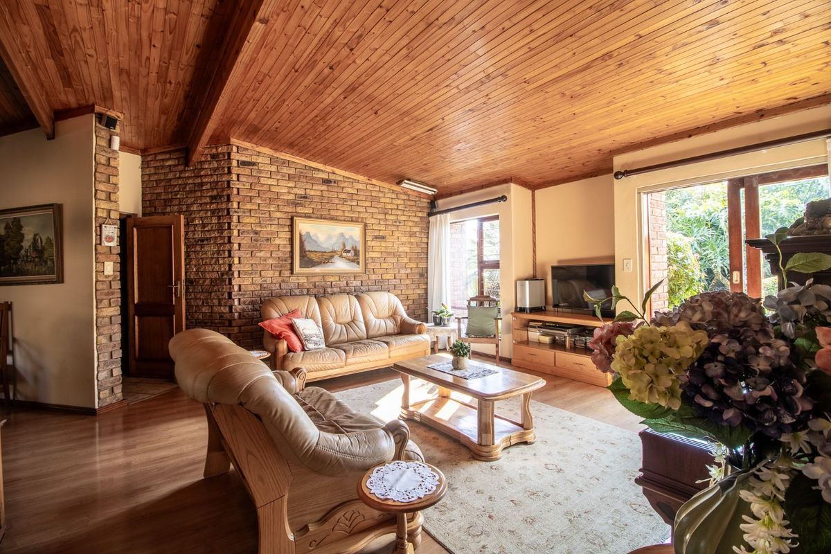 House For Sale in Moreleta Park - Photo 5