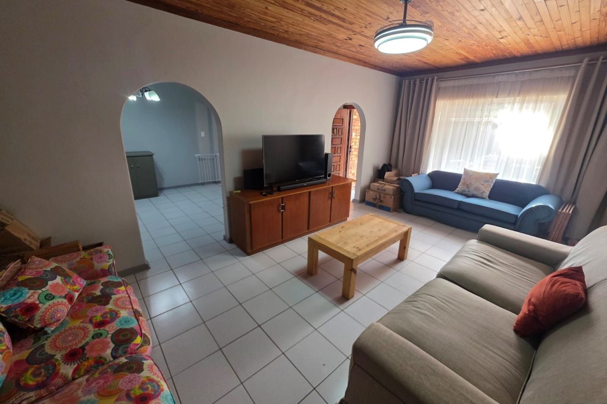 House For Sale in South Ridge - Photo 3