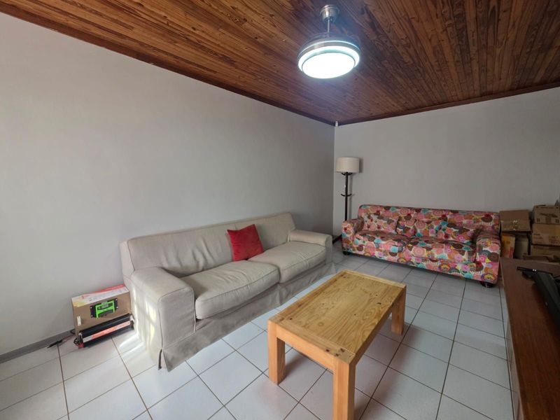 House For Sale in South Ridge - Photo 7