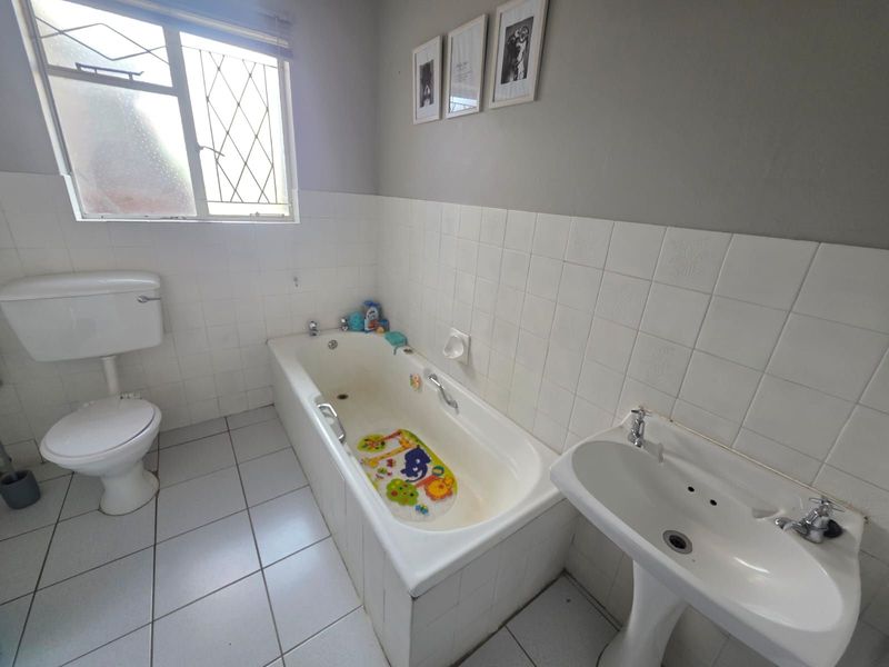 House For Sale in South Ridge - Photo 10