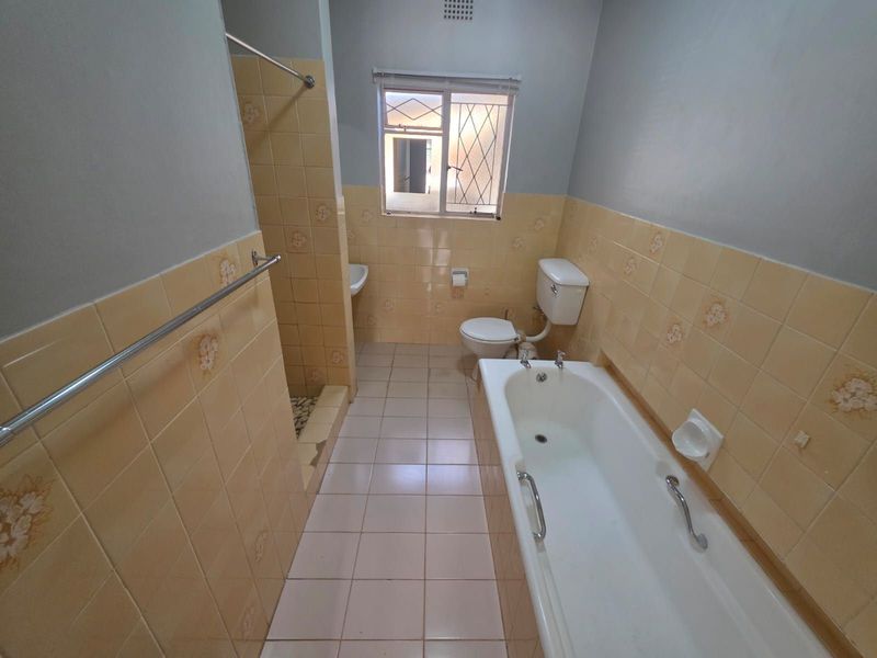 House For Sale in South Ridge - Photo 9