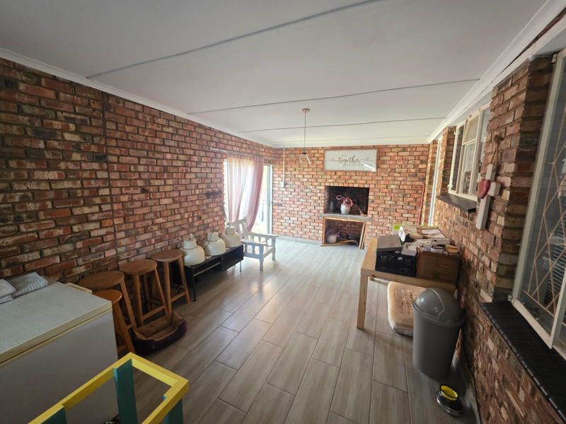 House For Sale in South Ridge - Photo 2