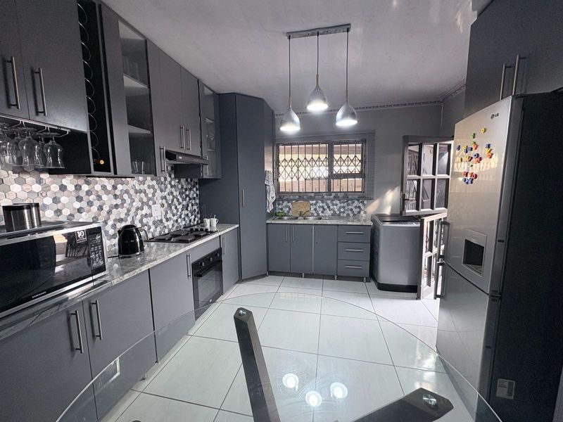 House For Sale in Roodepan - Photo 10