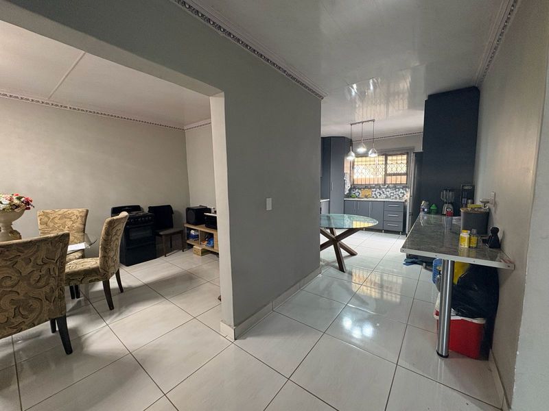 House For Sale in Roodepan - Photo 8