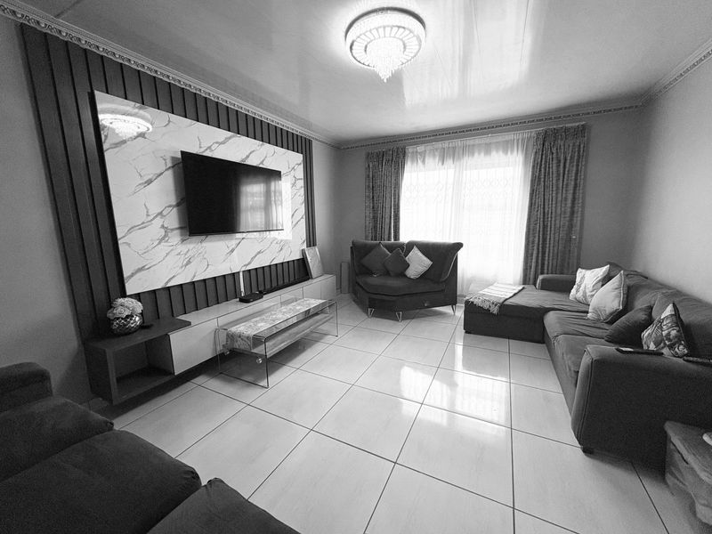 House For Sale in Roodepan - Photo 5