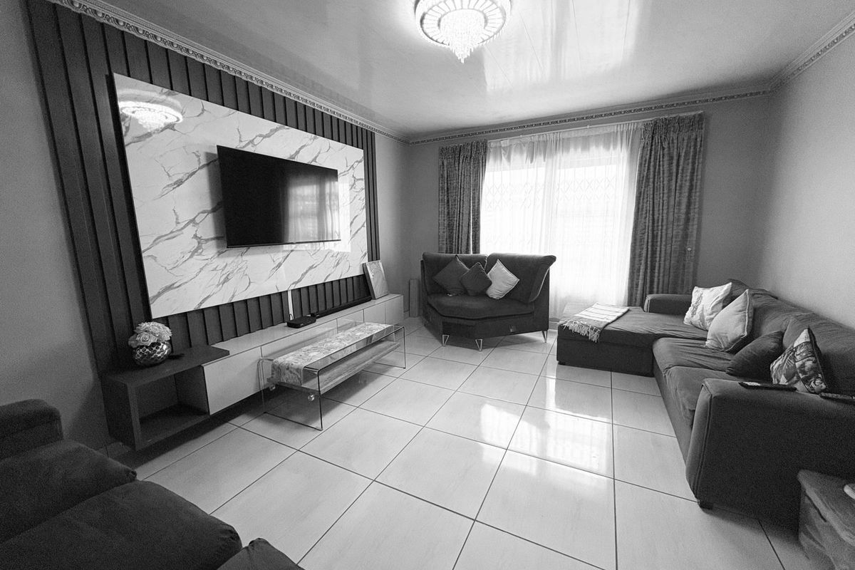 House For Sale in Roodepan - Photo 5