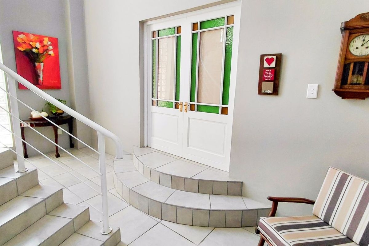 House For Sale in West Bank - Photo 4
