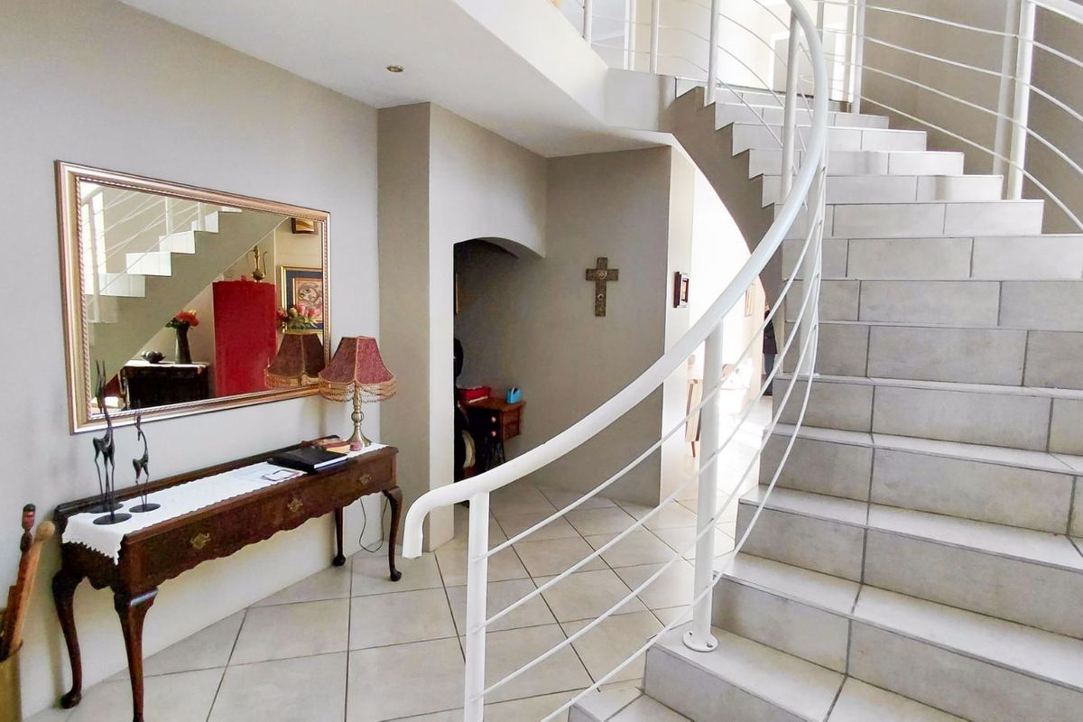 House For Sale in West Bank - Photo 3