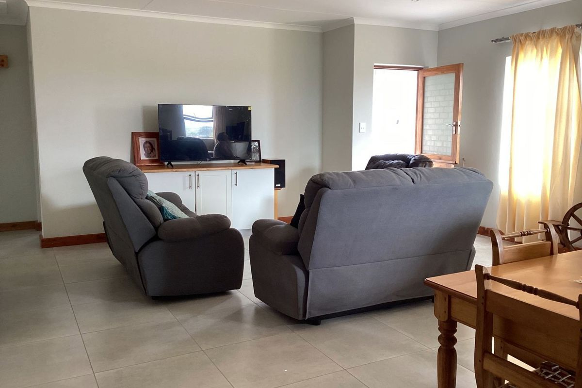 House For Sale in Albertinia Central - Photo 5