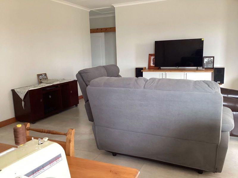 House For Sale in Albertinia Central - Photo 6