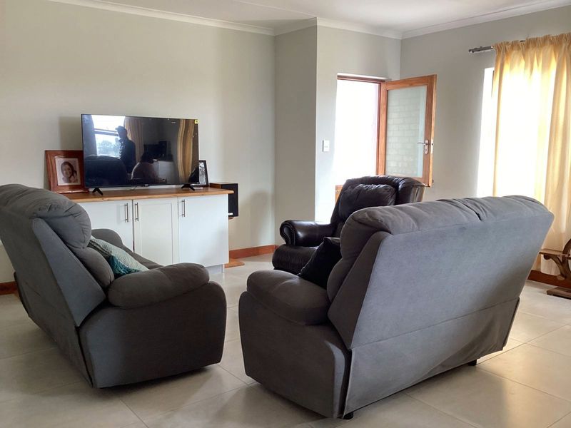 House For Sale in Albertinia Central - Photo 4