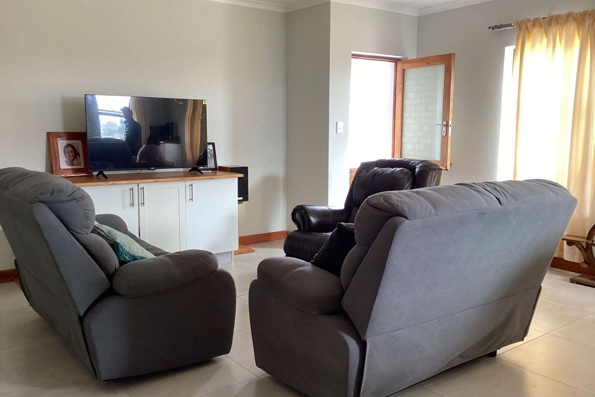 House For Sale in Albertinia Central - Photo 4