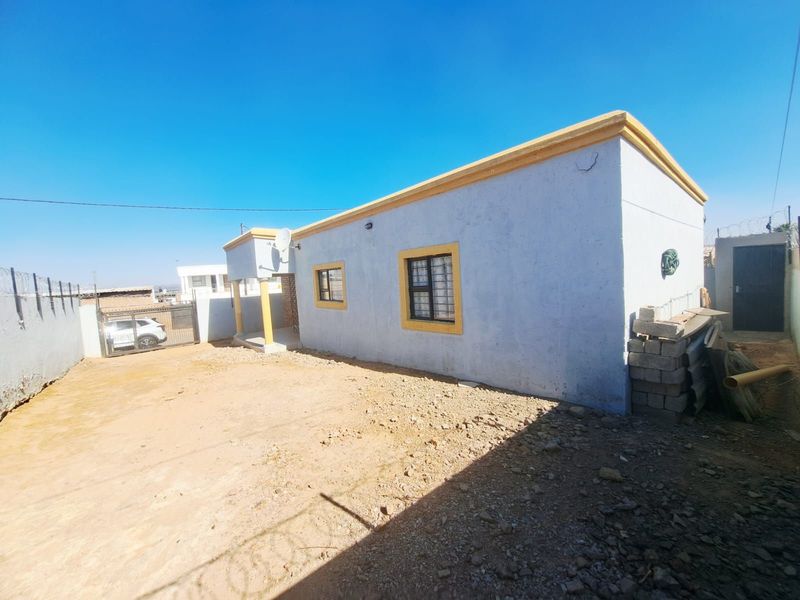 House For Sale in Nellmapius - Photo 2