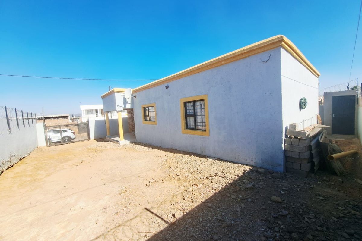 House For Sale in Nellmapius - Photo 2