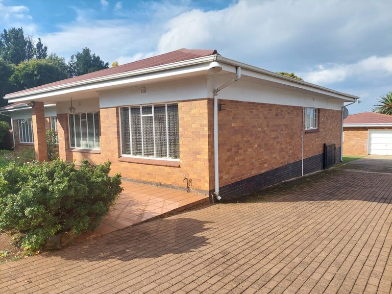 House For Sale in Roodepoort - Photo 1