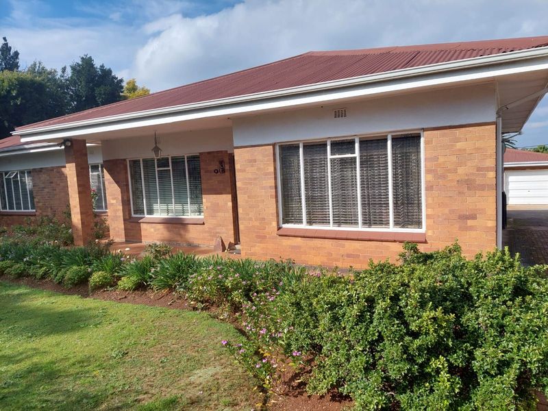 House For Sale in Roodepoort - Photo 2