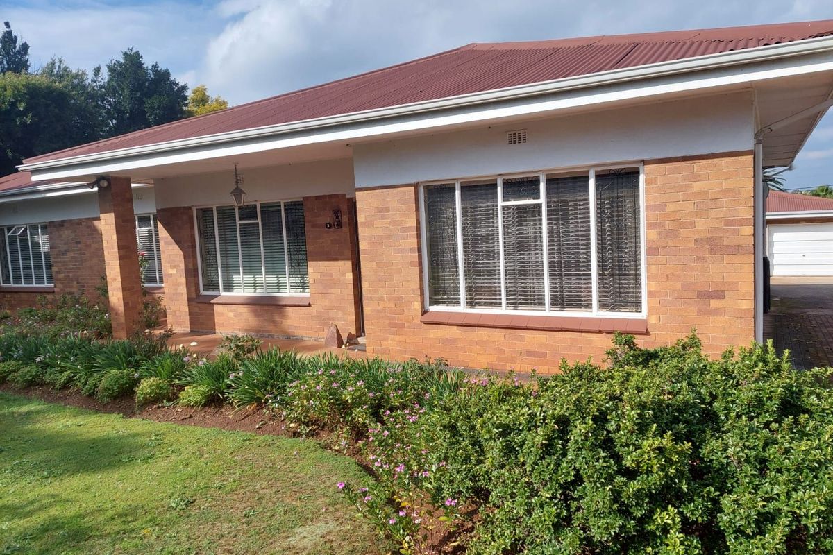 House For Sale in Roodepoort - Photo 2