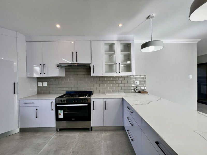 House For Sale in Fraaiuitsig - Photo 8