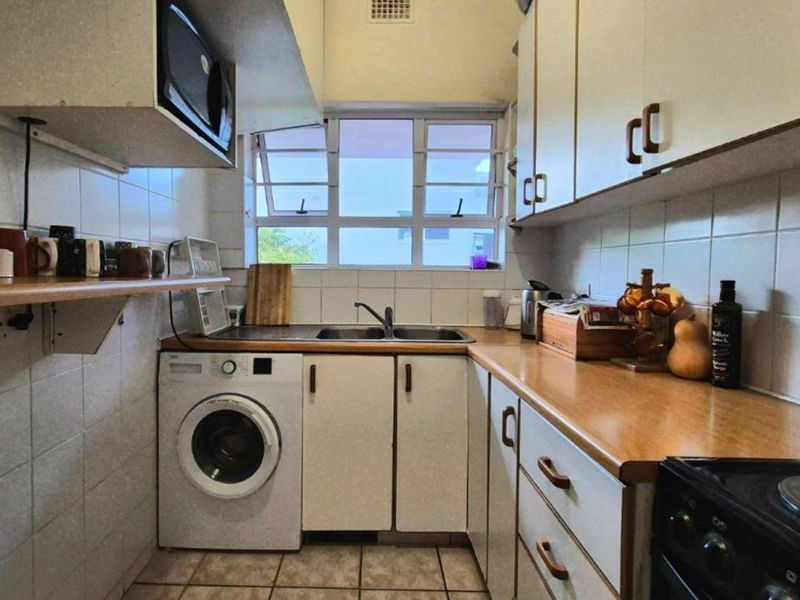 Apartment For Sale in Rosebank - Photo 9