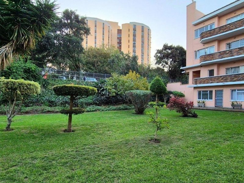 Apartment For Sale in Rosebank - Photo 2