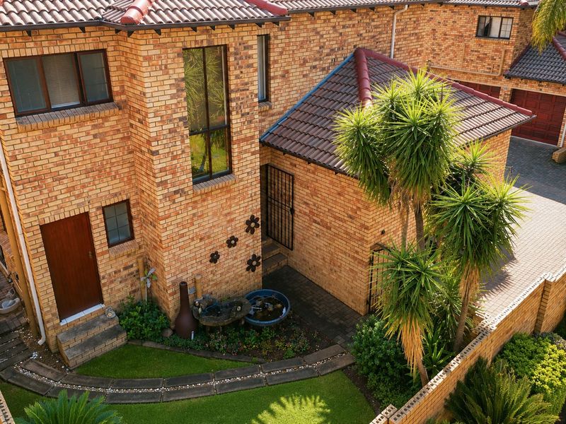 Townhouse For Sale in Willowbrook - Photo 4