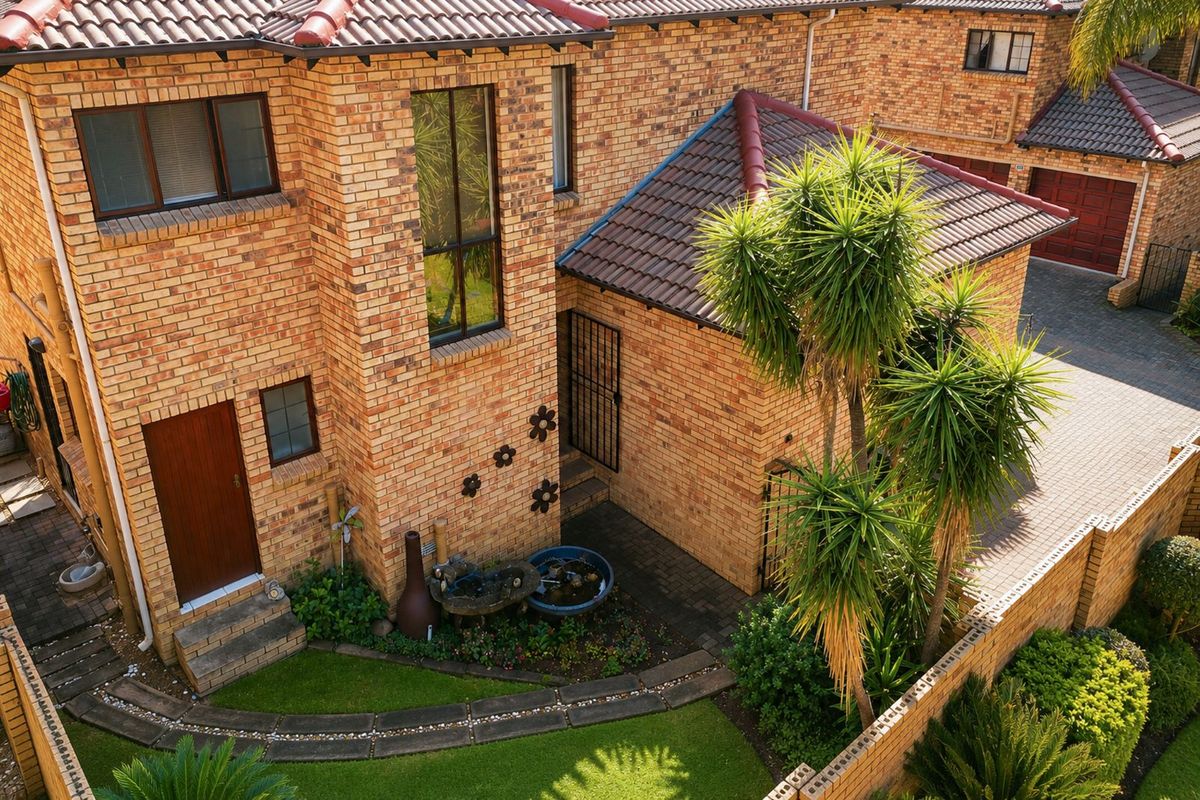 Townhouse For Sale in Willowbrook - Photo 4