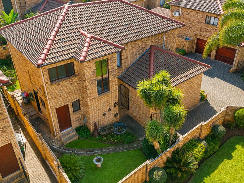 Townhouse For Sale in Willowbrook - Photo 3