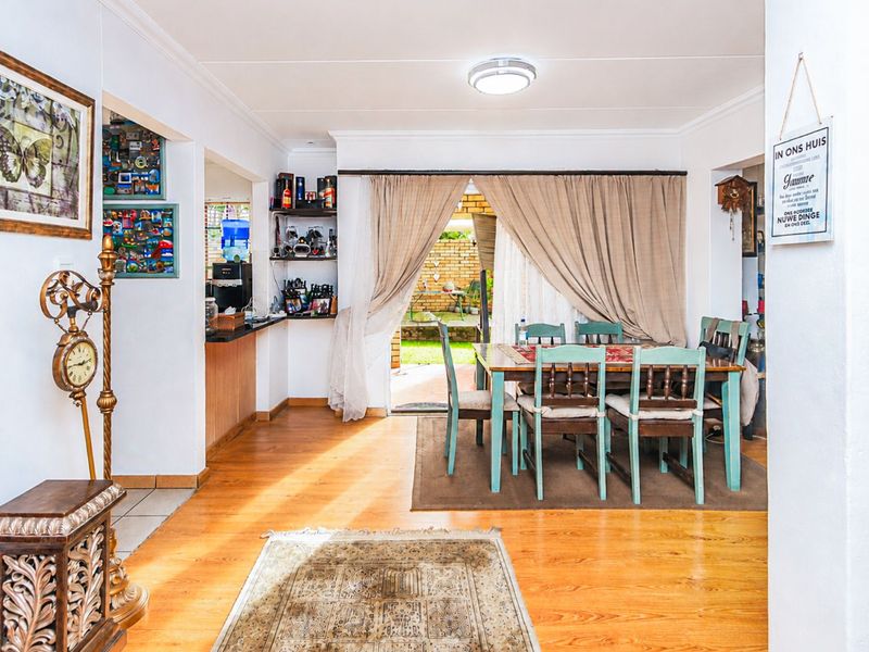 Townhouse For Sale in Willowbrook - Photo 9