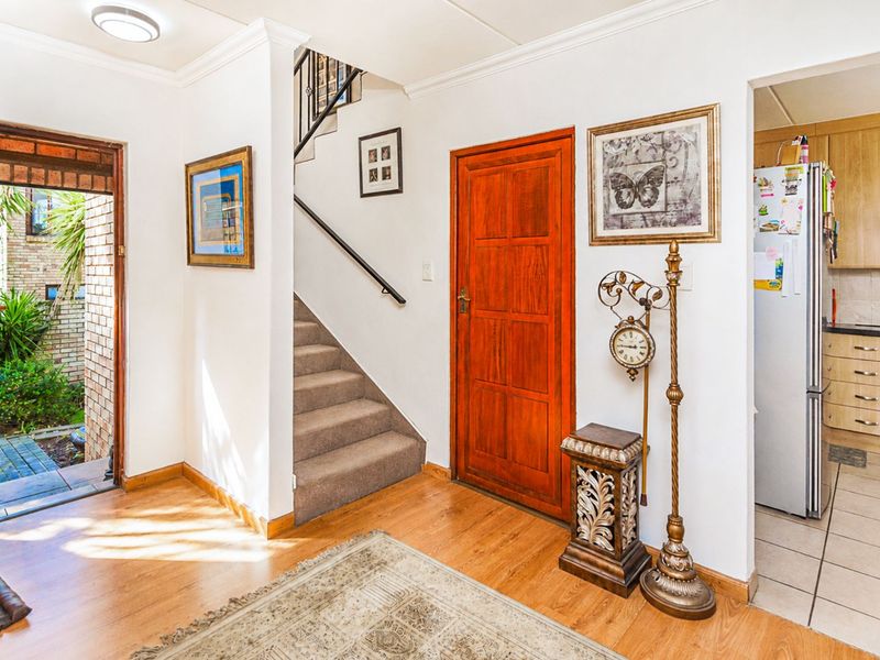 Townhouse For Sale in Willowbrook - Photo 7