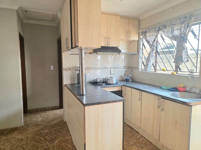 House For Sale in Soshanguve Ext - Photo 7