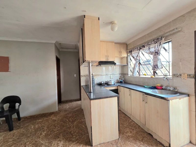 House For Sale in Soshanguve Ext - Photo 6