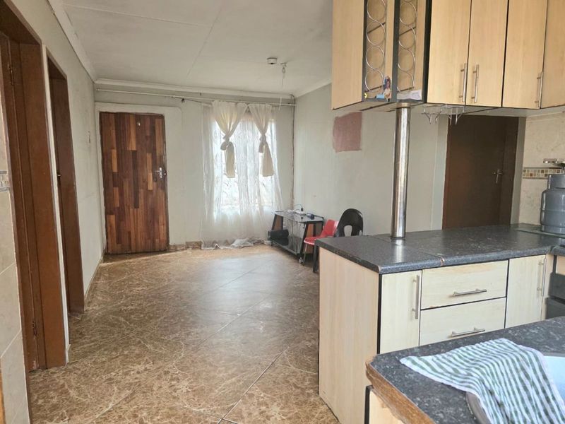 House For Sale in Soshanguve Ext - Photo 3