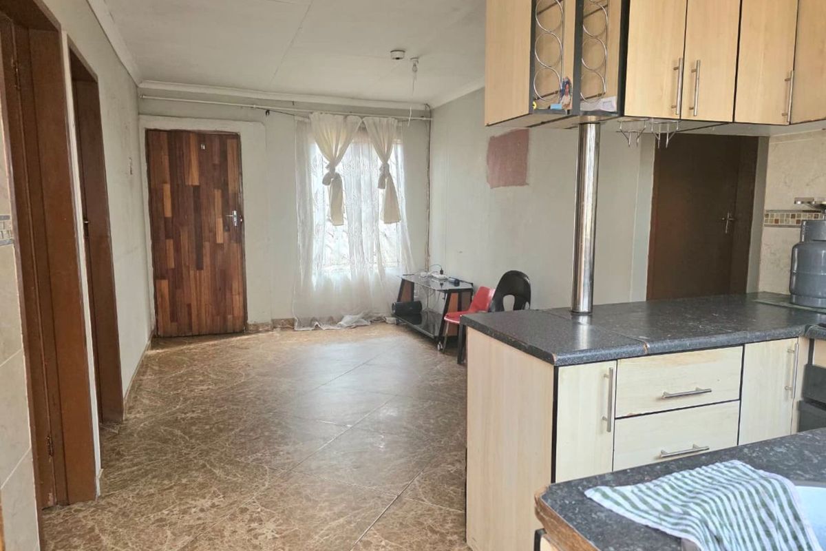 House For Sale in Soshanguve Ext - Photo 3