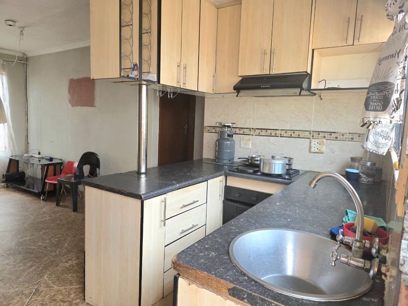 House For Sale in Soshanguve Ext - Photo 4