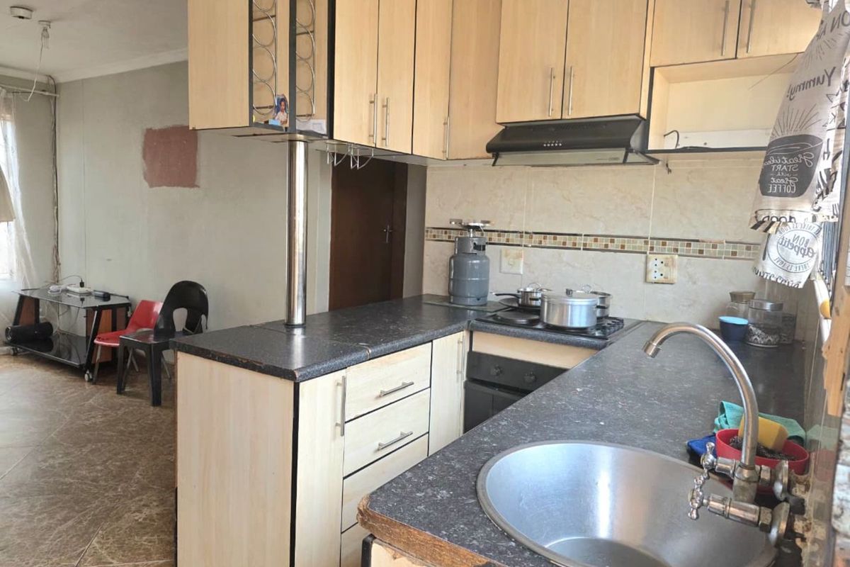 House For Sale in Soshanguve Ext - Photo 4