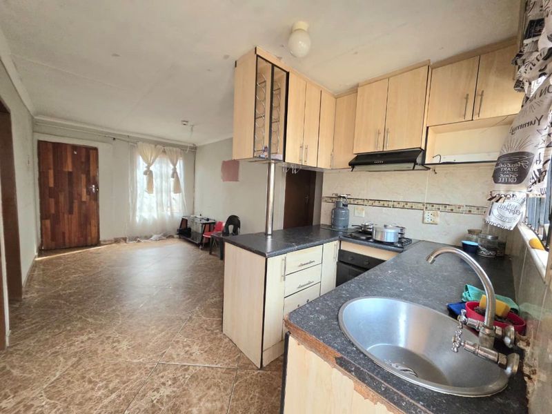House For Sale in Soshanguve Ext - Photo 5
