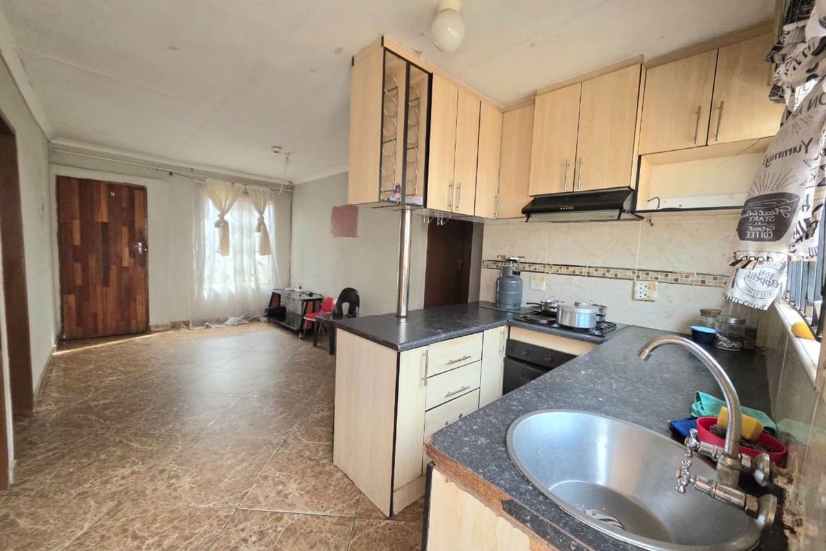 House For Sale in Soshanguve Ext - Photo 5