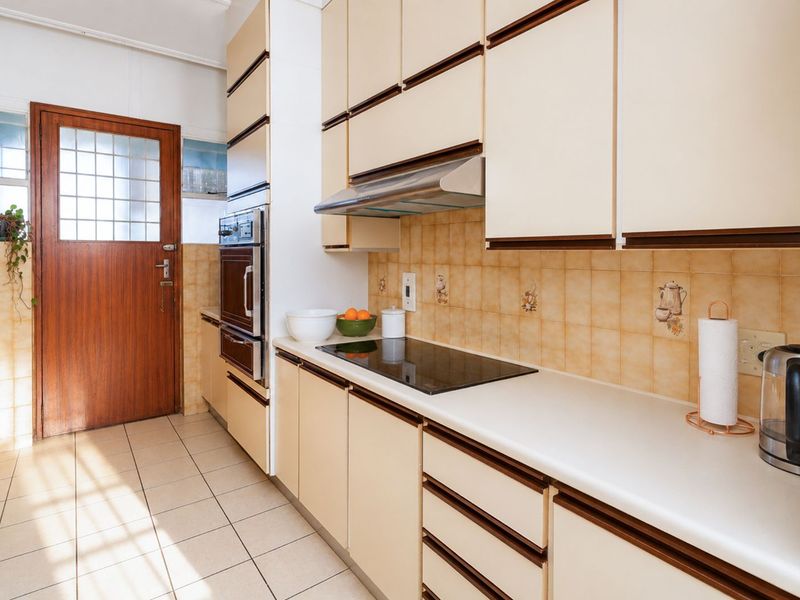Apartment For Sale in Killarney - Photo 8