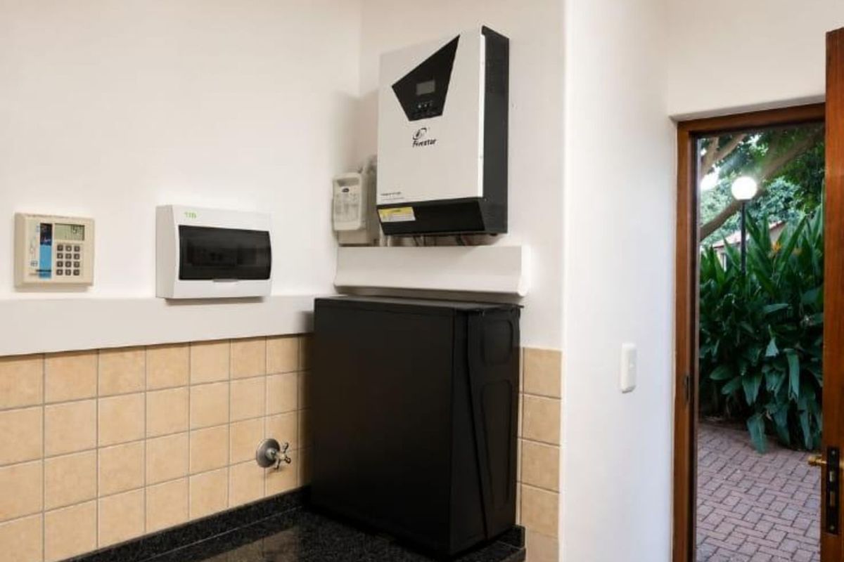 House For Sale in Thornhill - Photo 3