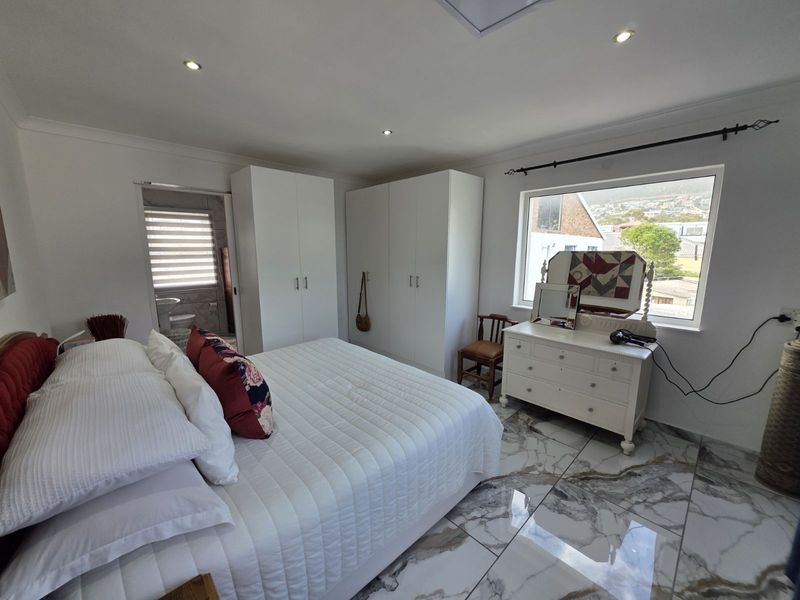 House For Sale in Gordons Bay Village - Photo 10