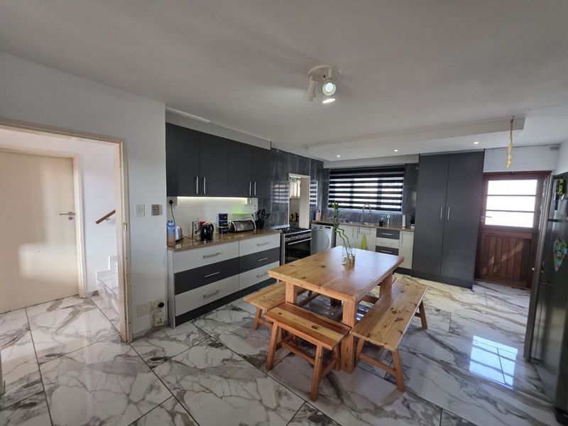House For Sale in Gordons Bay Village - Photo 3
