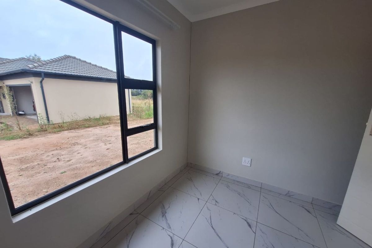 House For Sale in Rayton Central - Photo 5