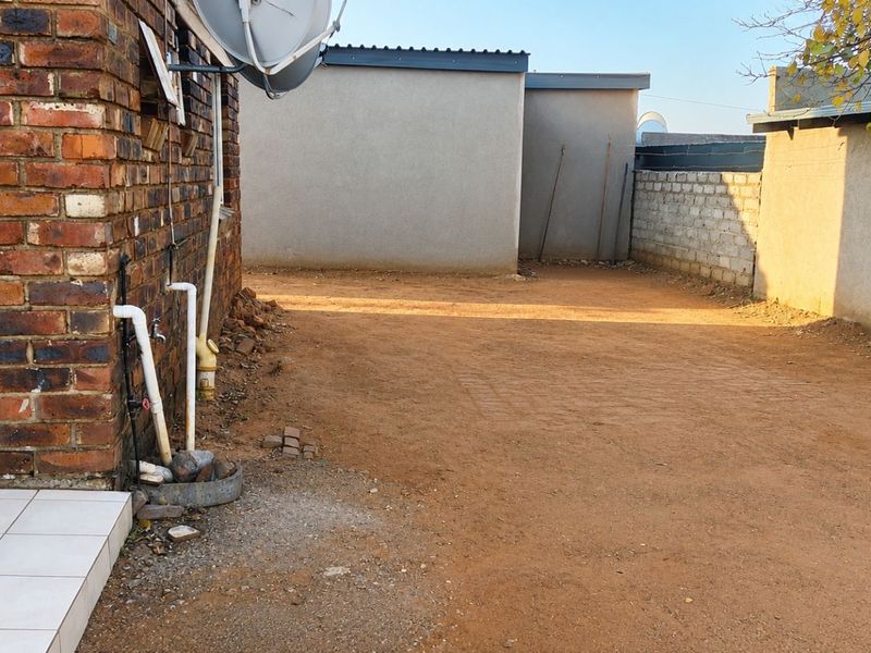House For Sale in Polokwane Ext 71 - Photo 4