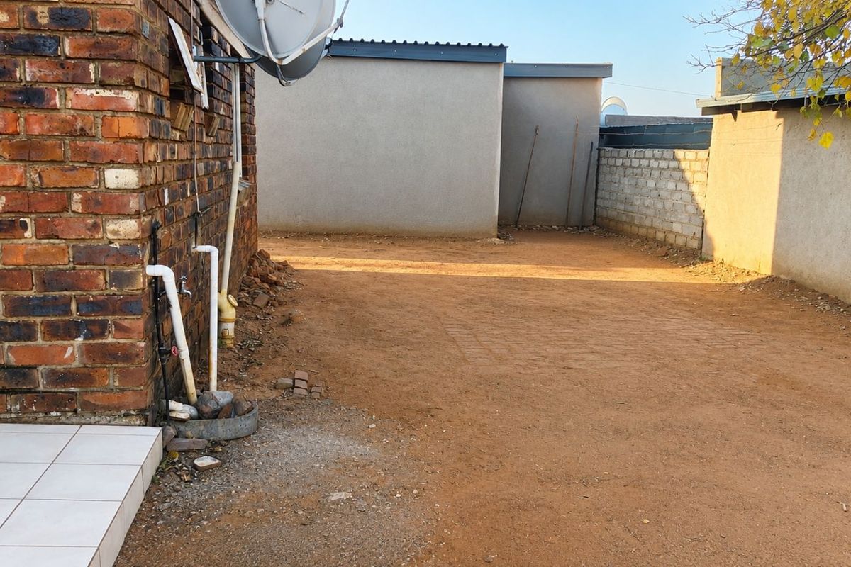 House For Sale in Polokwane Ext 71 - Photo 4