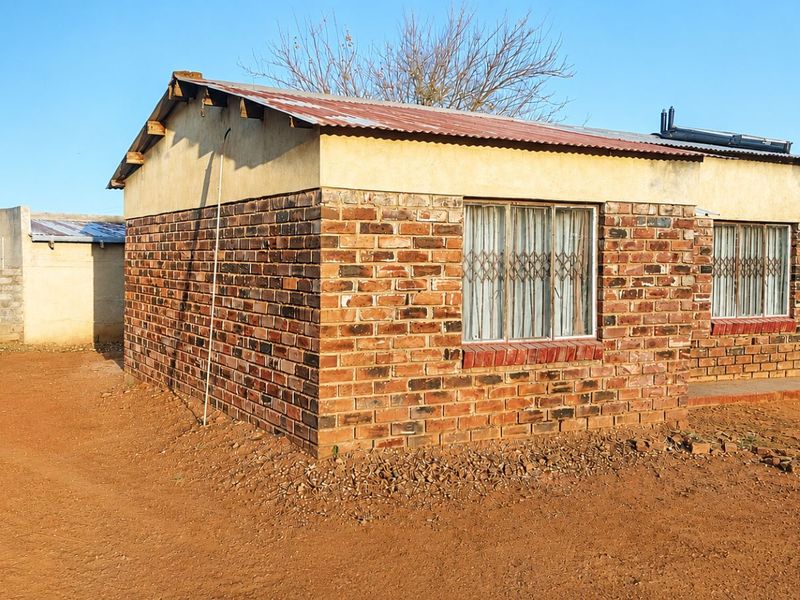 House For Sale in Polokwane Ext 71 - Photo 2