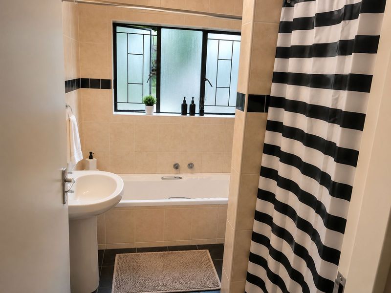 House For Sale in Silverton - Photo 8