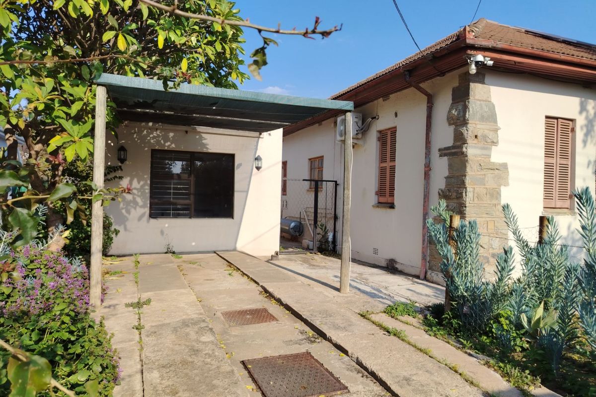 House For Sale in Graaff-Reinet Central - Photo 2