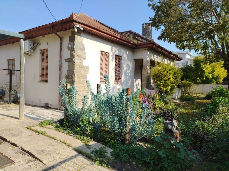 House For Sale in Graaff-Reinet Central - Photo 1