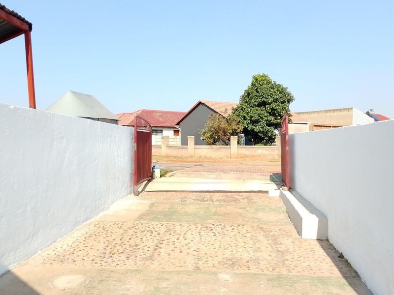 House To Rent in Vosloorus - Photo 2